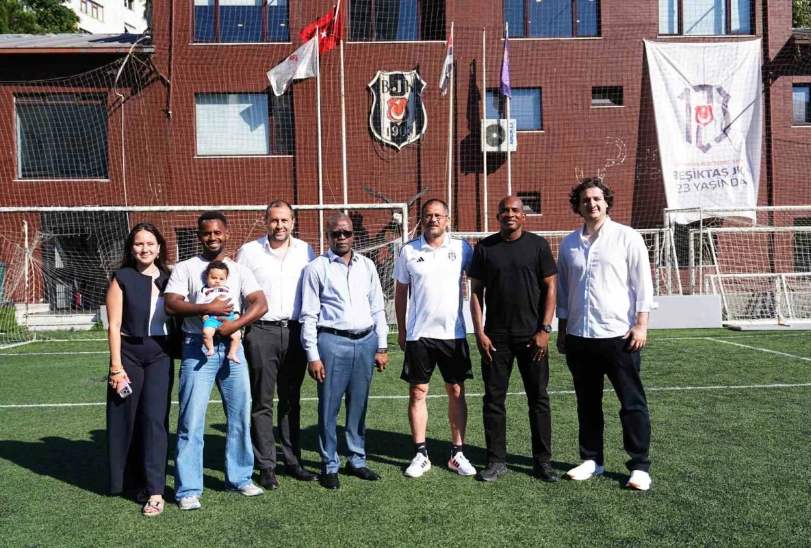 Burkina Faso Büyükelçisi Vinta Some Beşiktaş Akademisi'nde