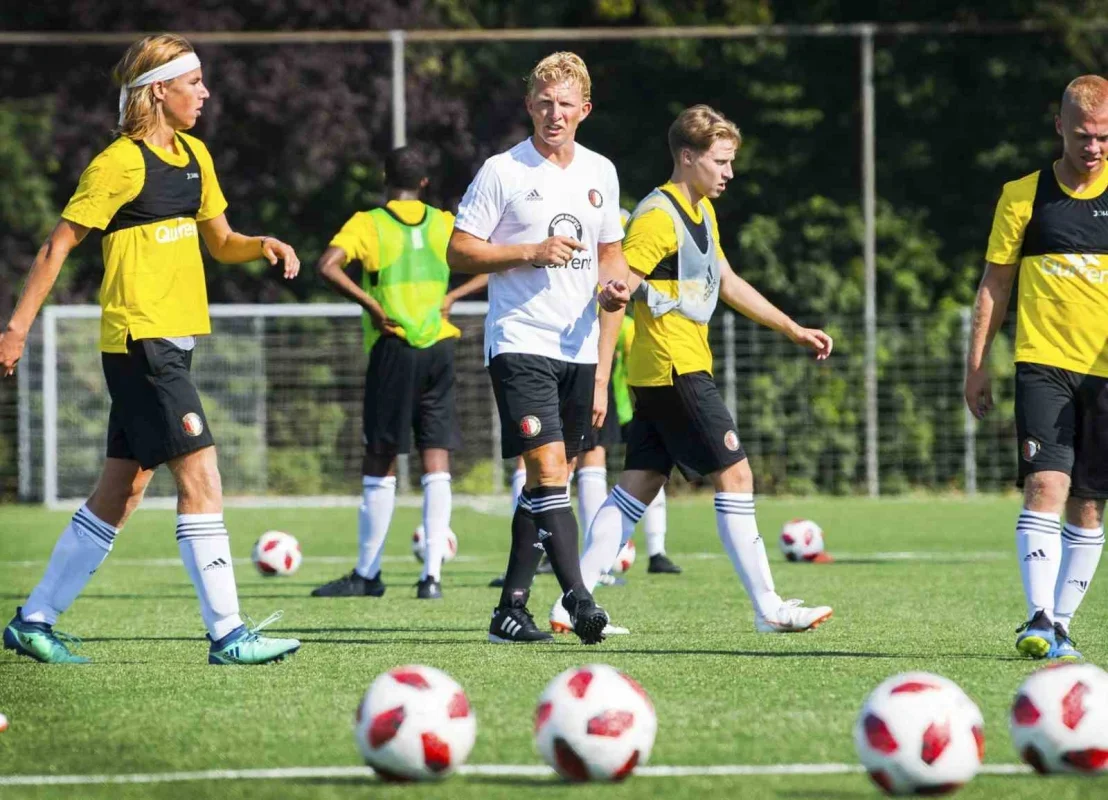 Dirk Kuyt 11 yıl sonra Fenerbahçe'ye teknik heyetle döndü