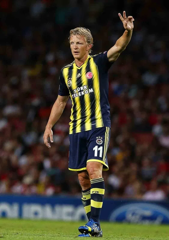 Dirk Kuyt 11 yıl sonra Fenerbahçe'ye teknik heyetle döndü