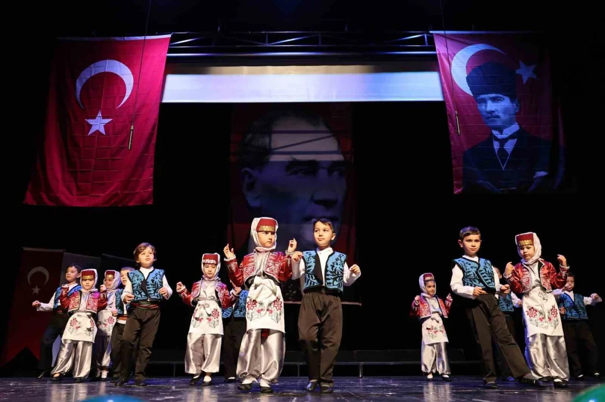 Nilüferli minikler mezuniyet töreninde kep fırlattı
