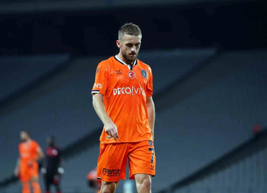 Edin Visca yeniden Başakşehir'de: 1 yıllık sözleşme imzaladı