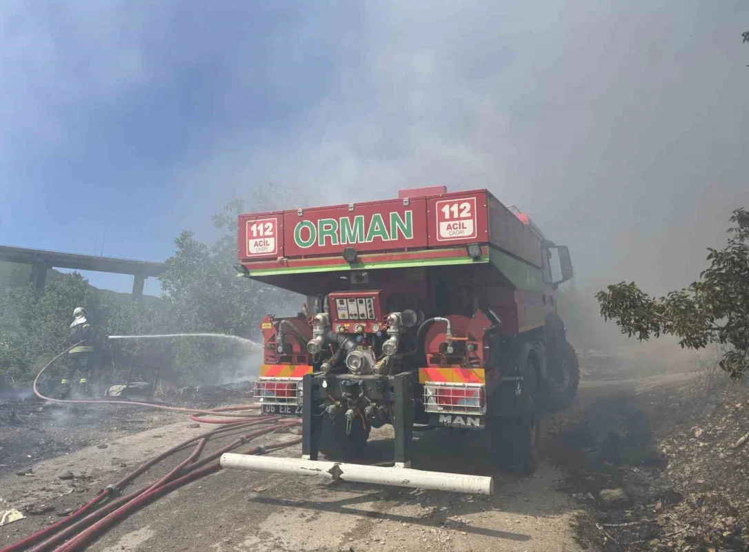 İzmit'te yangın sonrası atık kirliliği tepki çekti