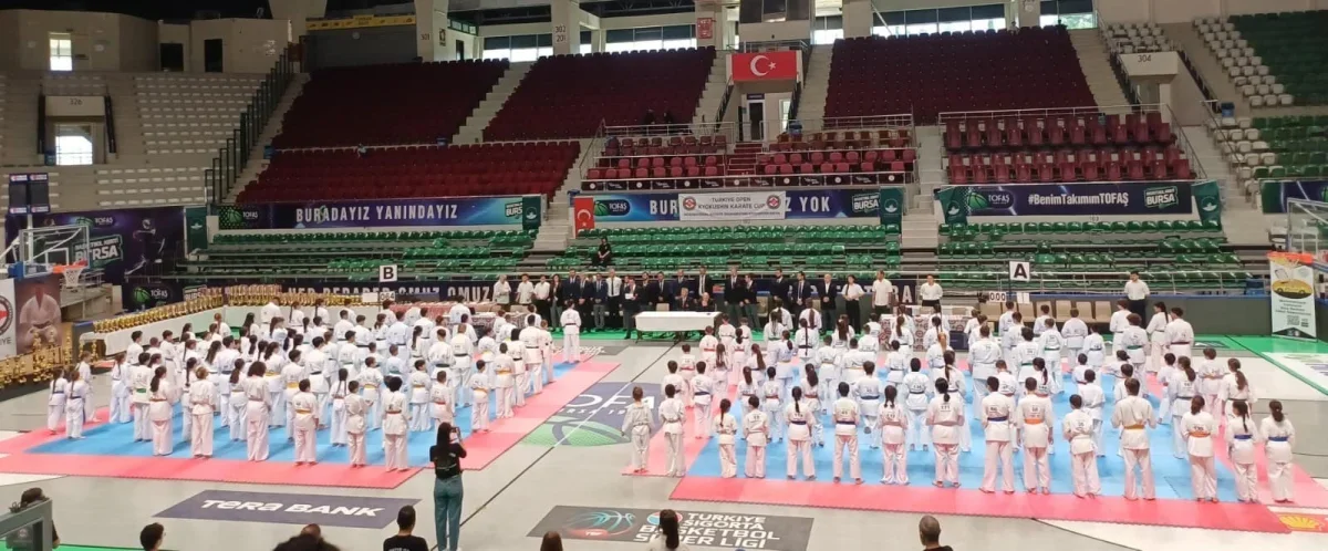 Bursa'da 4 ülkeden 180 sporcu Kyokushin Kupası'nda buluştu