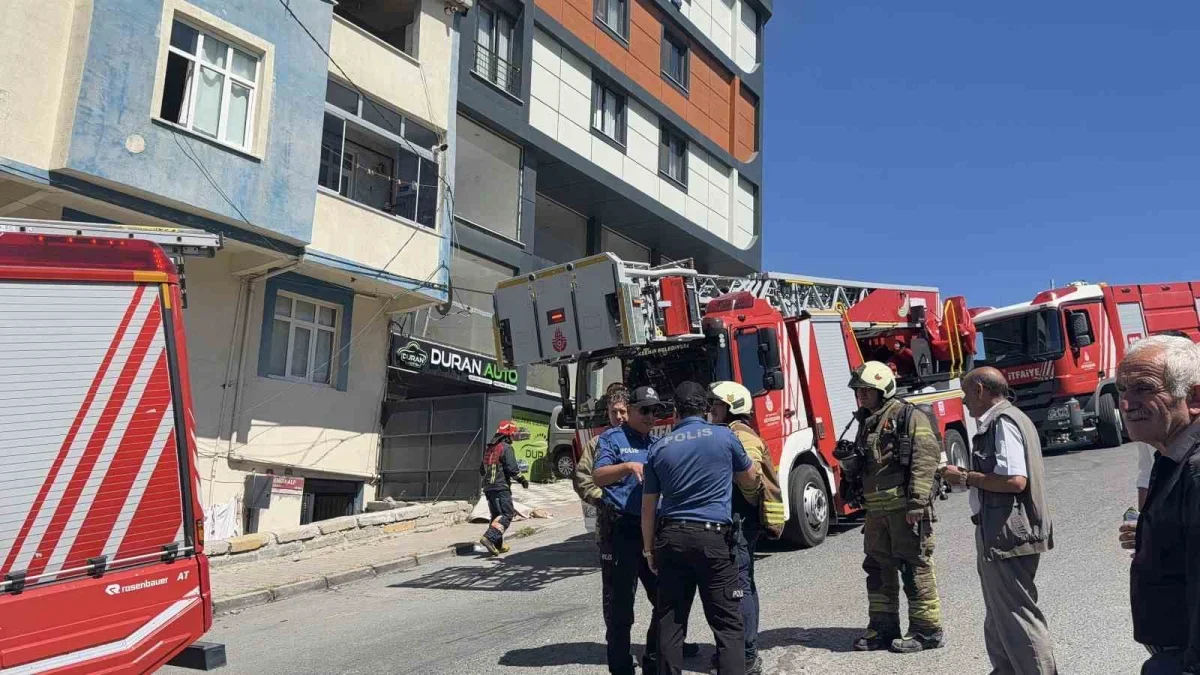 Arnavutköy'de çatı katı yangını: Ev sahibi yeğenini suçladı