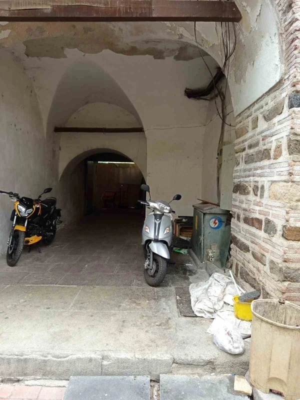 Bursa'da İç Fidan Han 12 yıldır restorasyon bekliyor