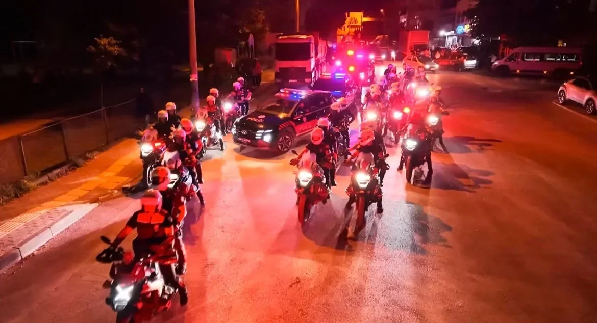 Bursa'da bin polisle huzur operasyonu: Mahalleler abluka altına alındı