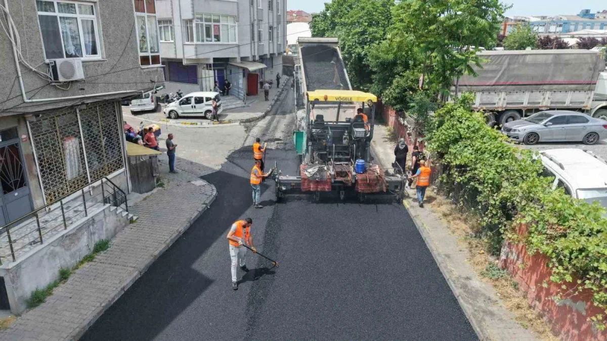 Küçükçekmece'de asfalt seferberliği: 7 yılda 157 kilometre yol