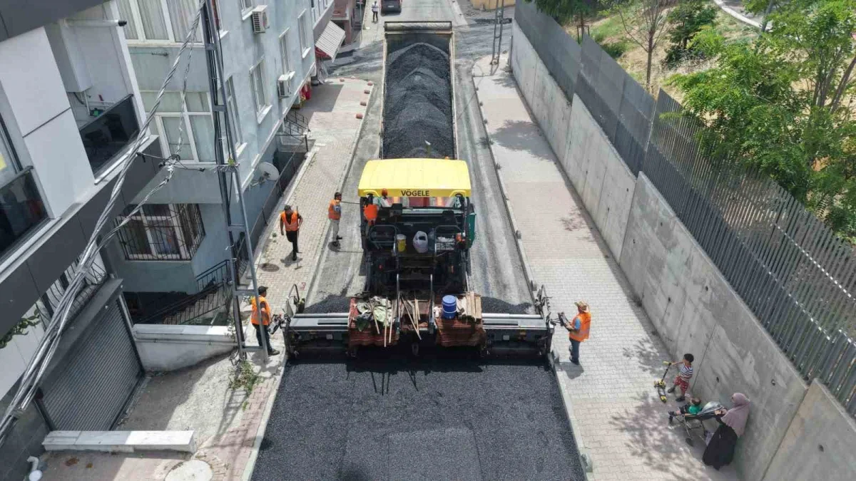 Küçükçekmece'de asfalt seferberliği: 7 yılda 157 kilometre yol
