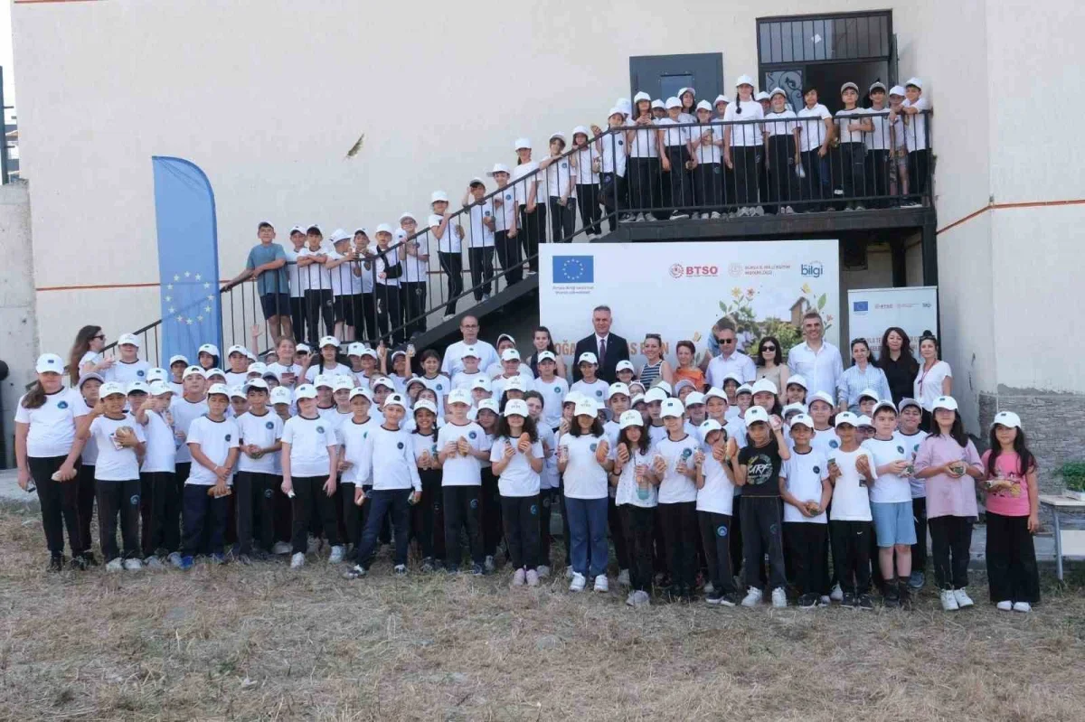 Bursa'da 150 öğrenci fide dikerek çevre bilinci kazandı