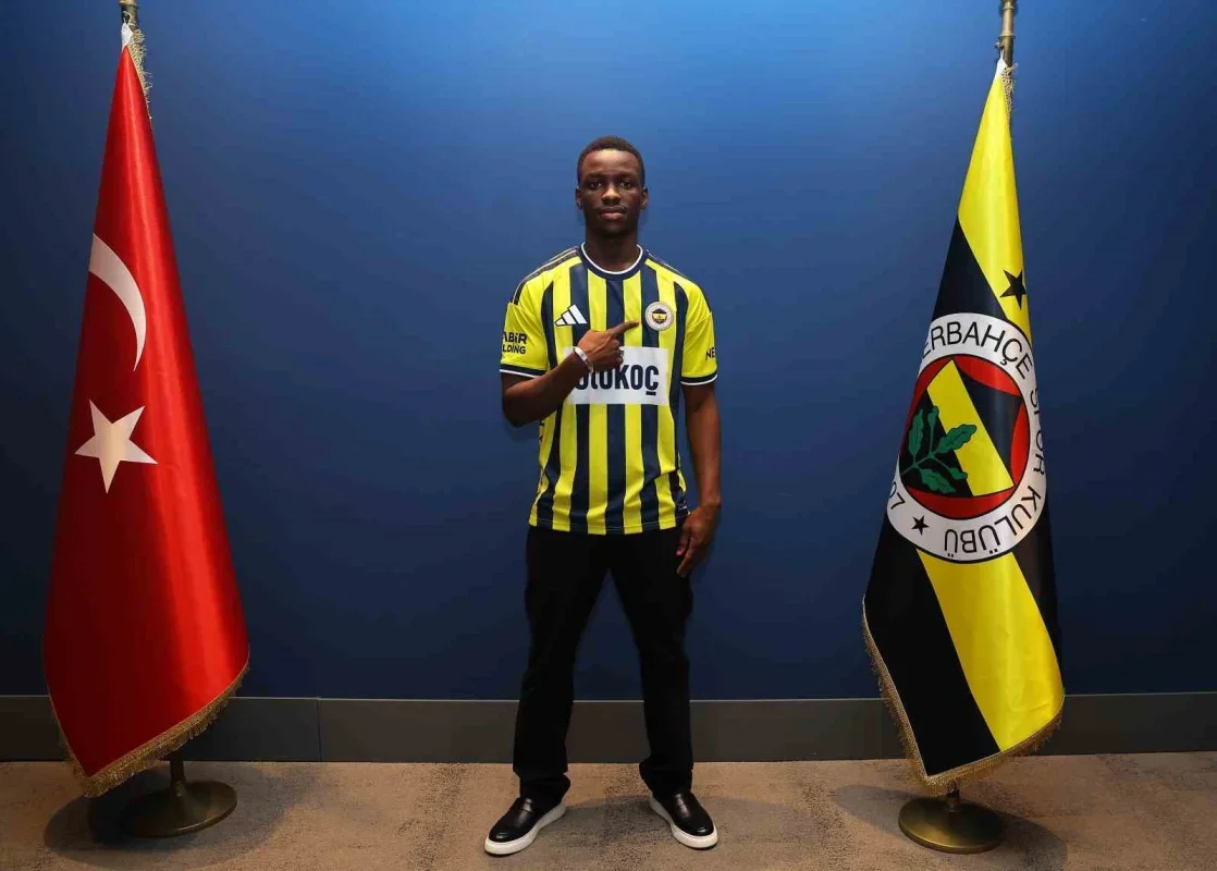Fenerbahçe, Amara Diouf ile 5 yıllık sözleşme imzaladı