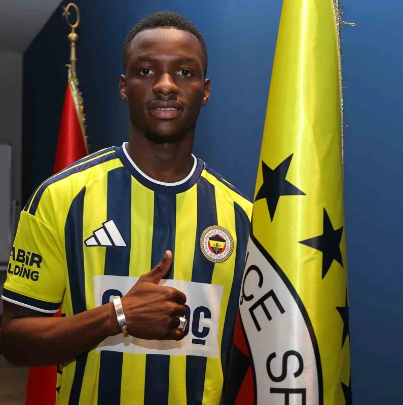 Fenerbahçe, Amara Diouf ile 5 yıllık sözleşme imzaladı