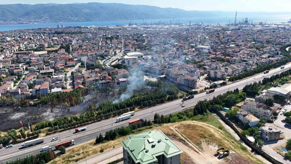 Kocaeli'de saman yüklü tır yangını mahalleyi tahliye ettirdi