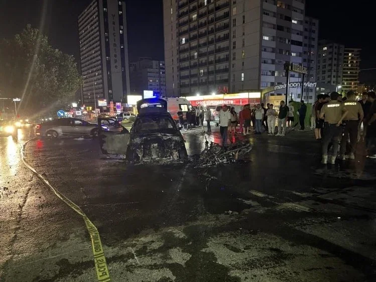 Esenyurt'ta otomobil ile motosiklet çarpıştı, 2 kişi yaralandı