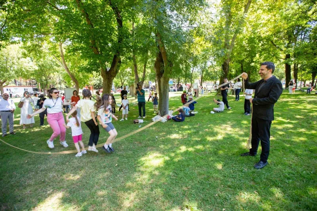 Bursa'da 400 öğrenci sokak oyunları şenliğinde buluştu