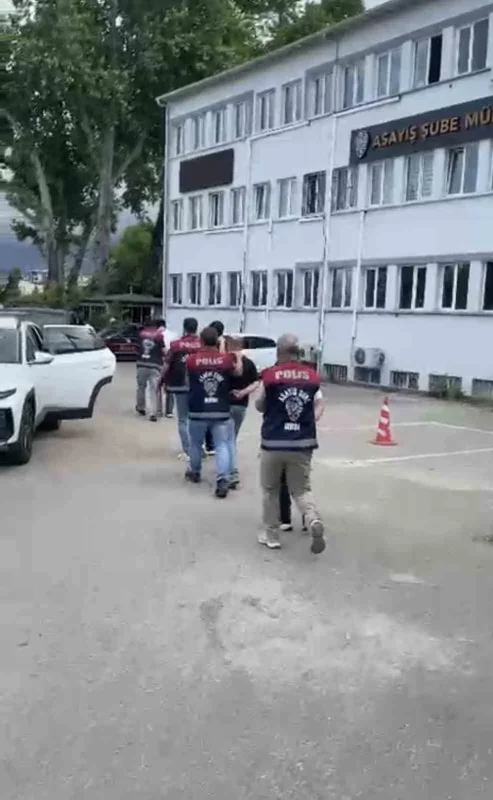 Bursa'da iş ve burs vaadiyle hesap avı şebekesine operasyon