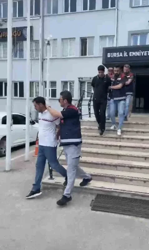 Bursa'da iş ve burs vaadiyle hesap avı şebekesine operasyon