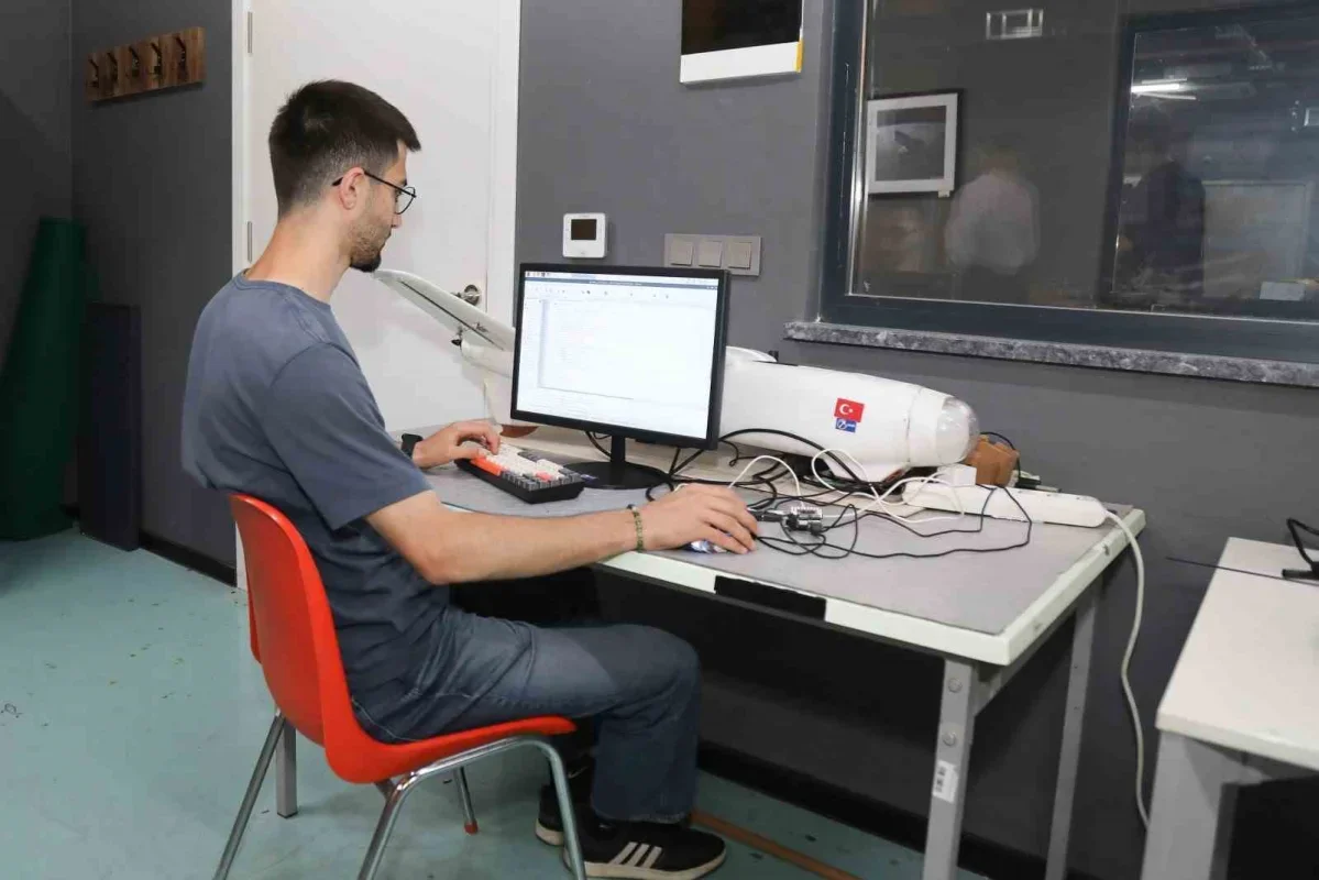 BTÜ'lü öğrenciler İHA yarışmasında dünya üçüncüsü oldu