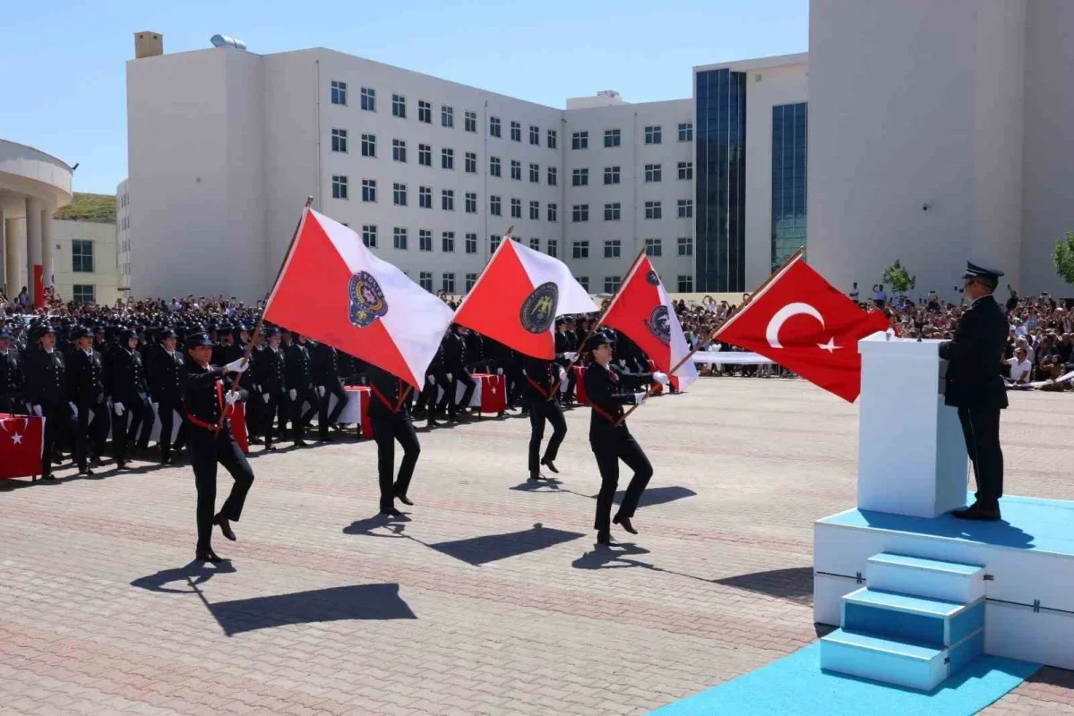 Akyurt Polis Meslek Yüksekokulu'nda 948 kadın polis adayı mezun oldu