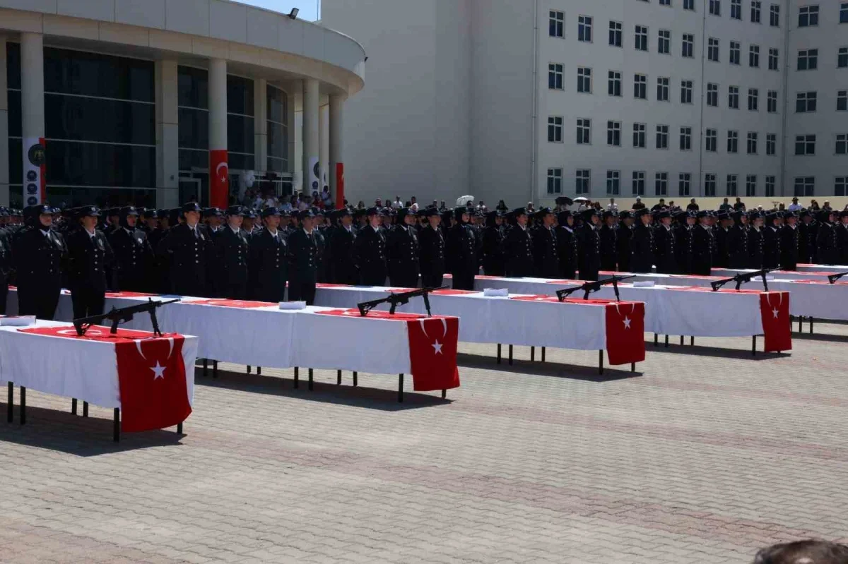 Akyurt Polis Meslek Yüksekokulu'nda 948 kadın polis adayı mezun oldu