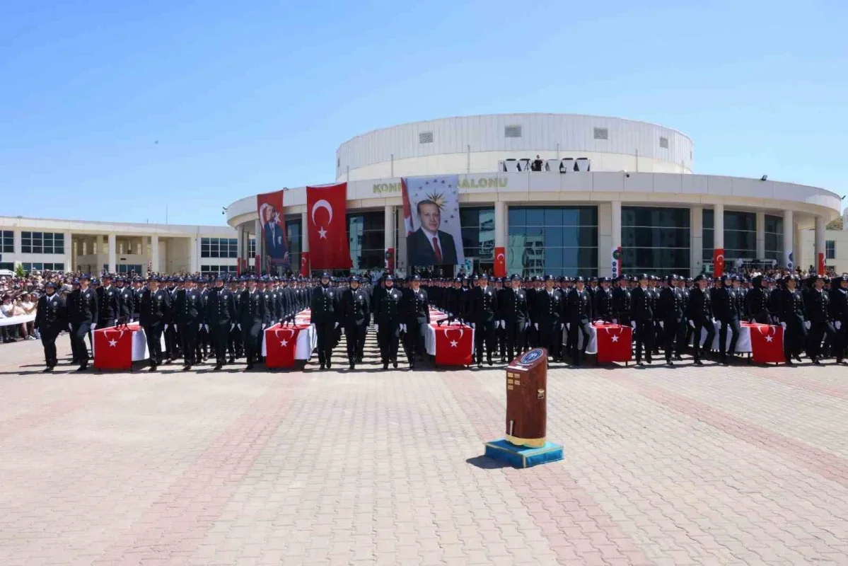 Akyurt Polis Meslek Yüksekokulu'nda 948 kadın polis adayı mezun oldu