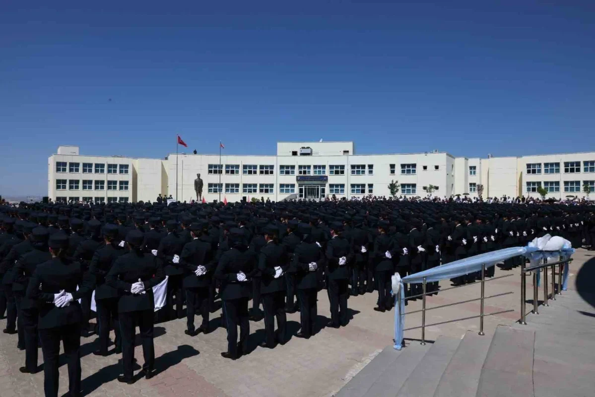 Akyurt Polis Meslek Yüksekokulu'nda 948 kadın polis adayı mezun oldu