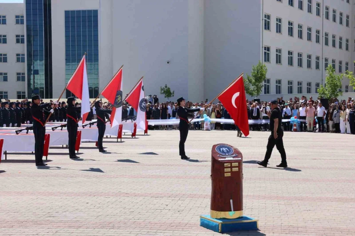 Akyurt Polis Meslek Yüksekokulu'nda 948 kadın polis adayı mezun oldu