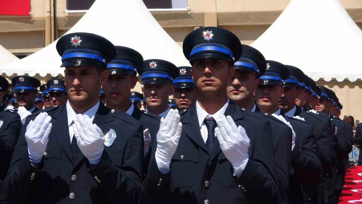 Bursa POMEM'de 32. dönem polis adayları mezun oldu