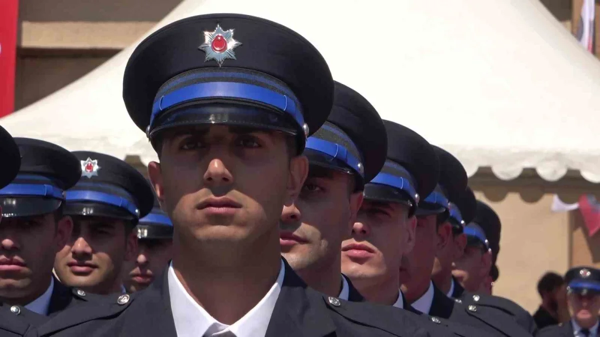 Bursa POMEM'de 32. dönem polis adayları mezun oldu