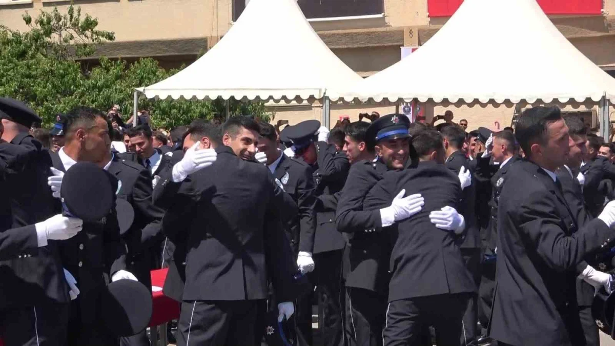 Bursa POMEM'de 32. dönem polis adayları mezun oldu