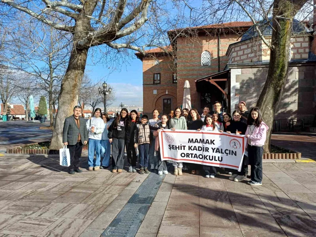 Ortaokul öğrencilerinin 2,5 yıllık emeği kitap ve dergi oldu