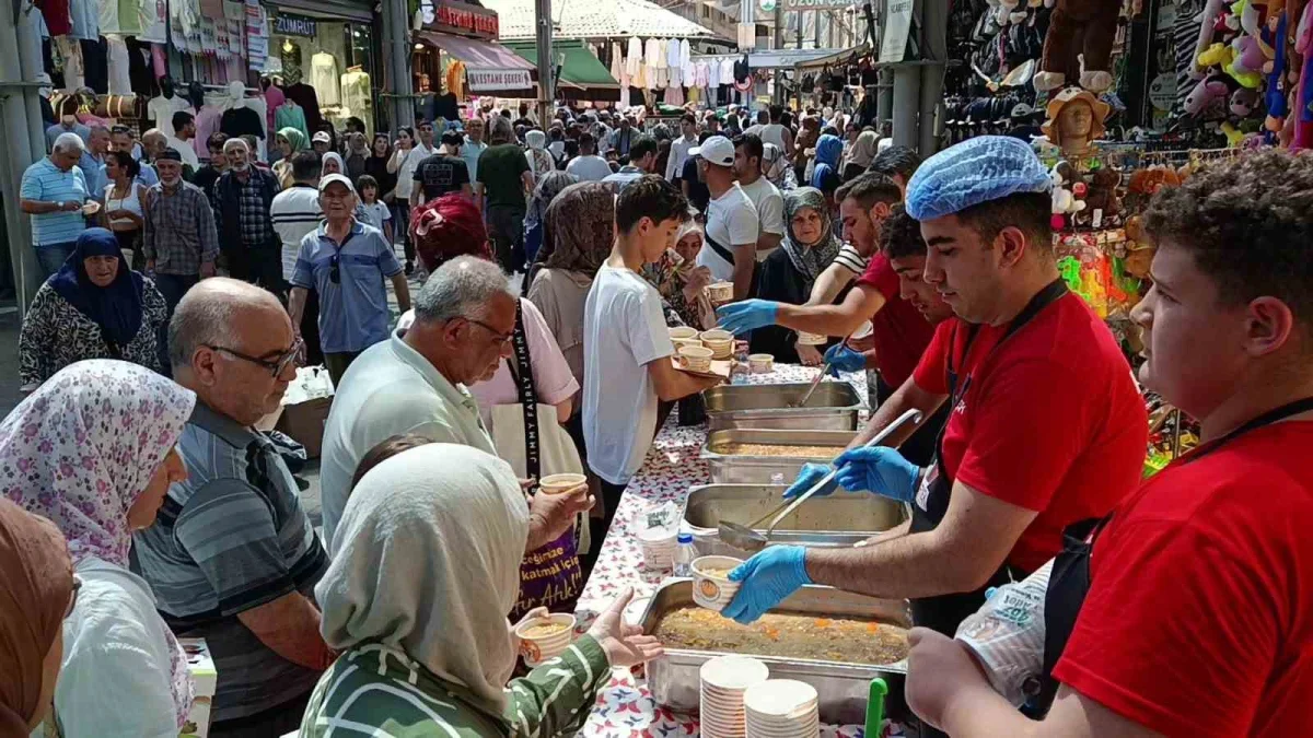 Tuzpazarı esnafından 30 yıldır süren aşure geleneği