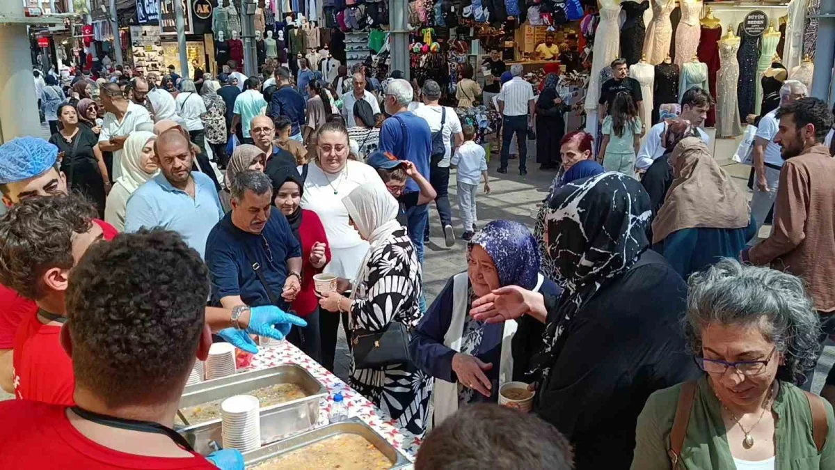 Tuzpazarı esnafından 30 yıldır süren aşure geleneği