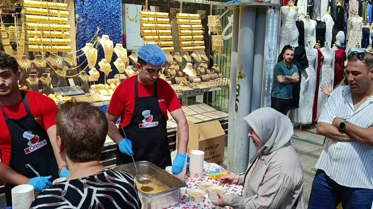 Tuzpazarı esnafından 30 yıldır süren aşure geleneği