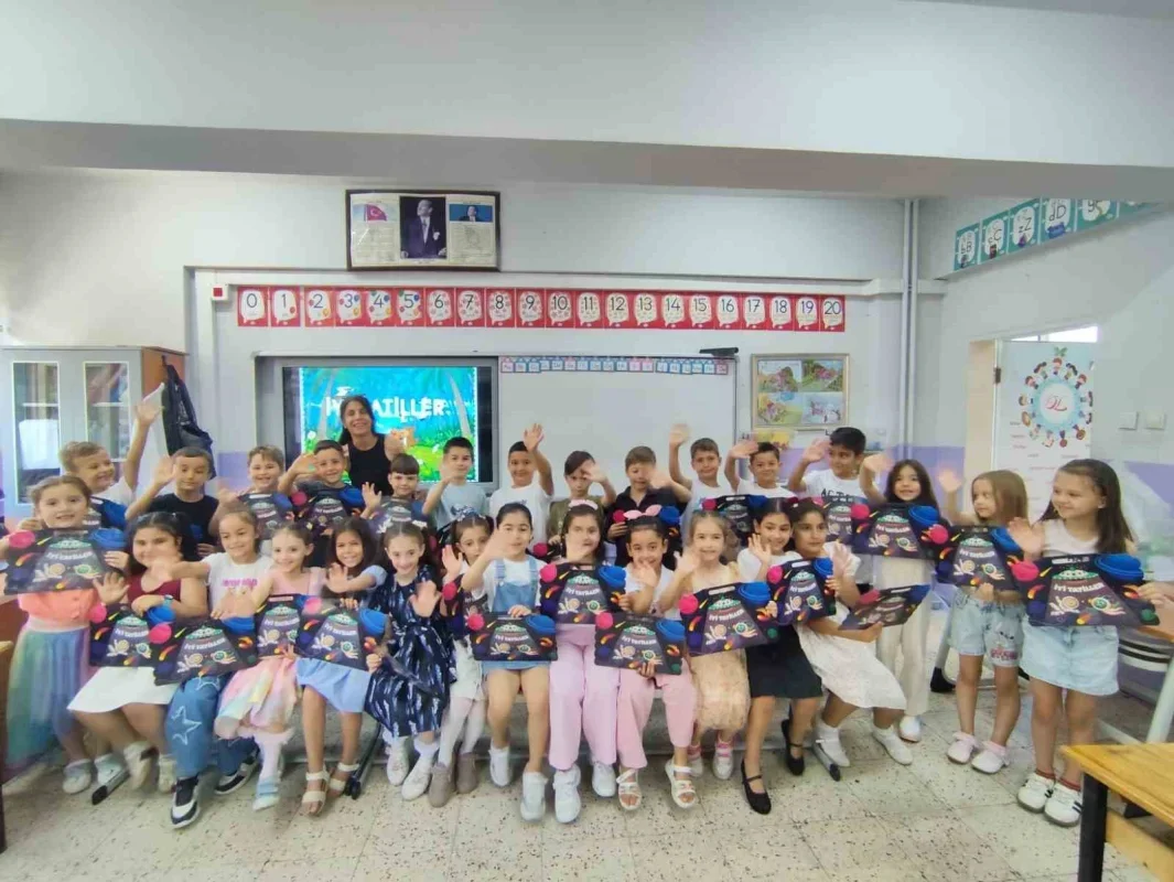 Bursa'da 620 bin 931 öğrenci karne alarak tatile çıktı
