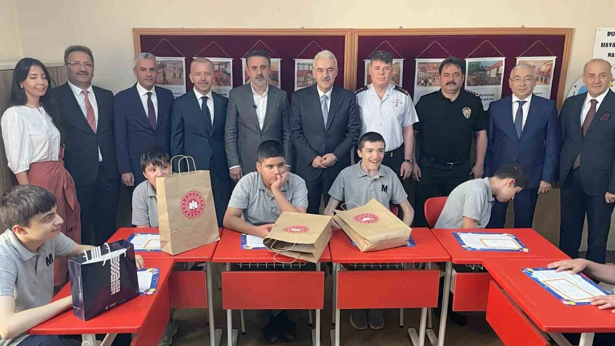 Bursa'da 620 bin 931 öğrenci karne alarak tatile çıktı