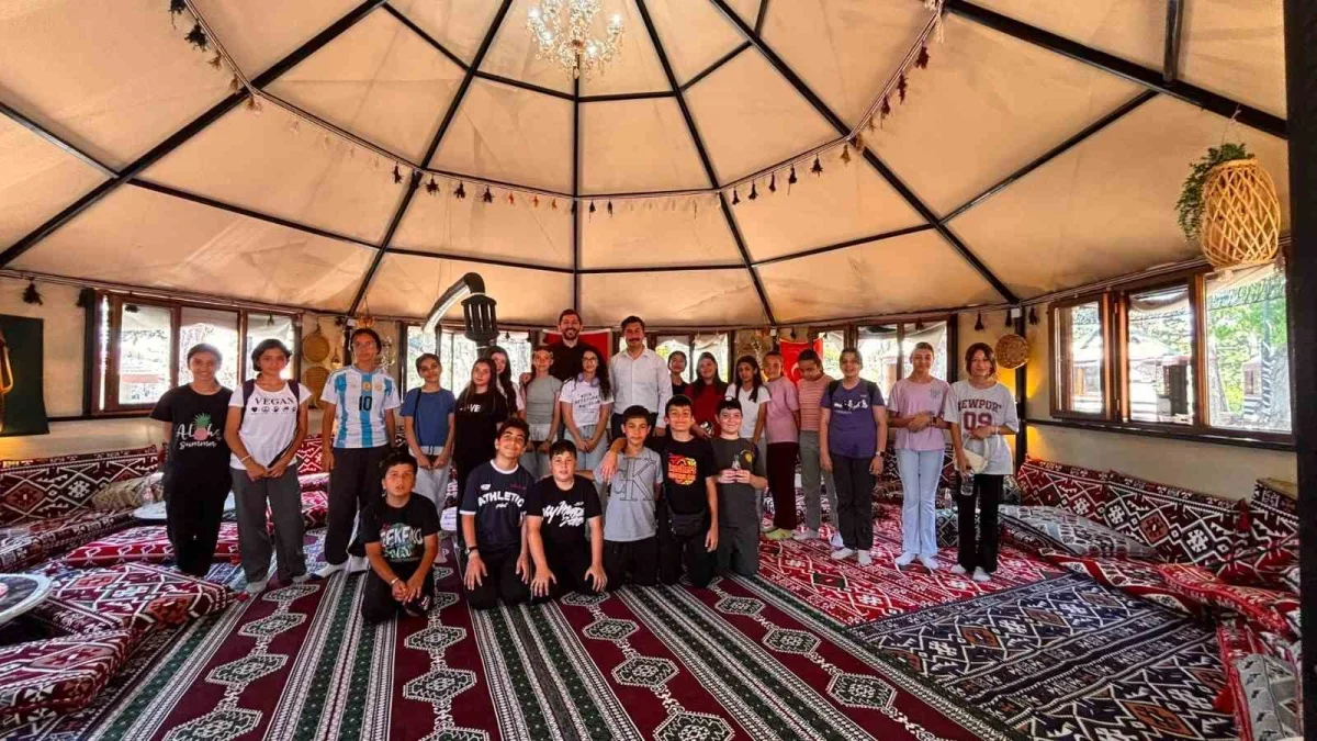 TOKİ Ortaokulu öğrencileri Babasultan Parkı merdivenlerini boyadı