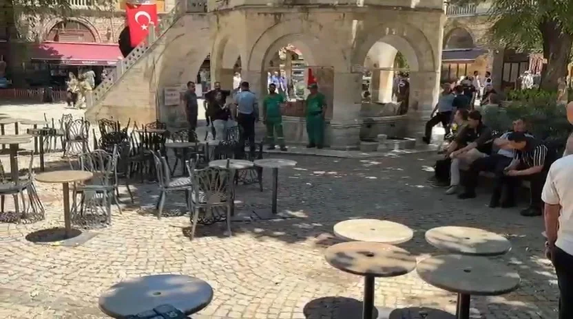 Kozahan'da masa ve sandalyeler yeniden toplatıldı