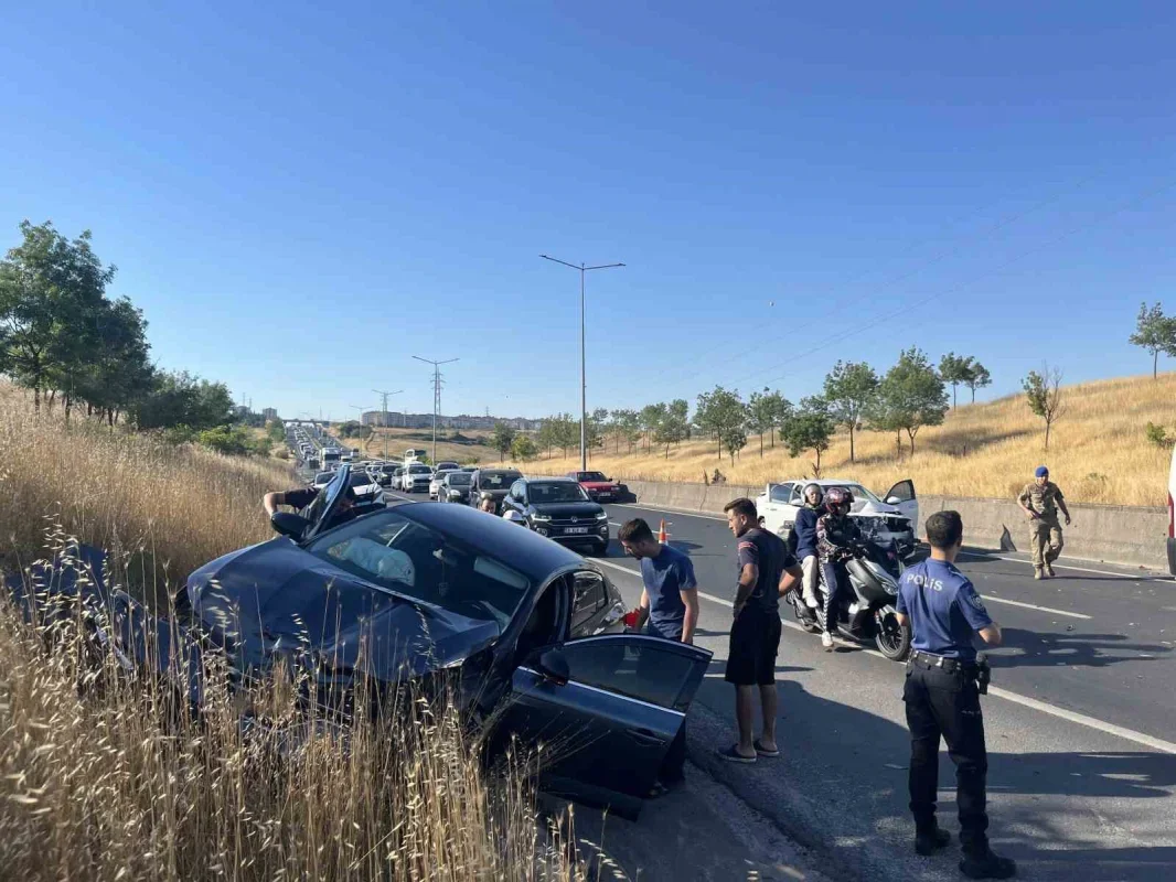 Çorlu'da iki ayrı noktada 8 araçlı zincirleme kaza: 3 yaralı