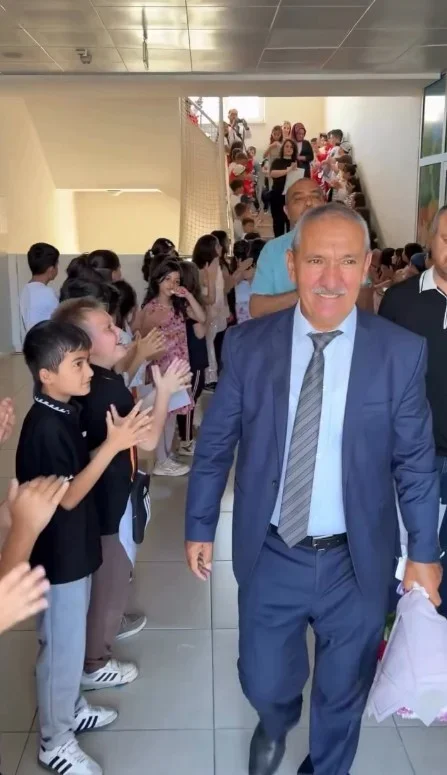 Akyurt'ta Orhan Üce'ye öğrencilerden duygusal emeklilik veda
