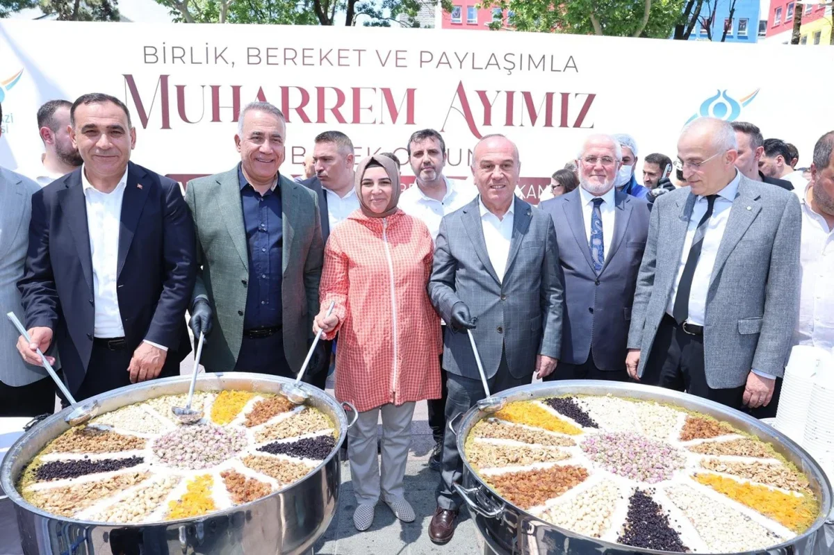 Sultangazi'de Muharrem ayı aşure dağıtımı yoğun ilgi gördü