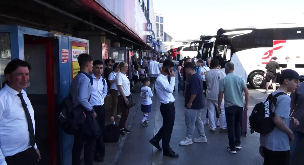Okulların tatiliyle 15 Temmuz Demokrasi Otogarı'nda yoğunluk arttı