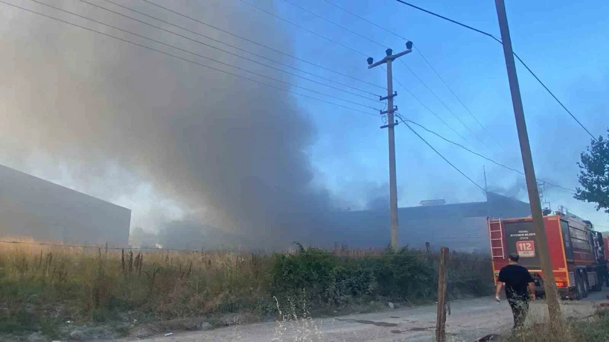 Kocaeli Kartepe'de makine parçası üreten fabrikada yangın