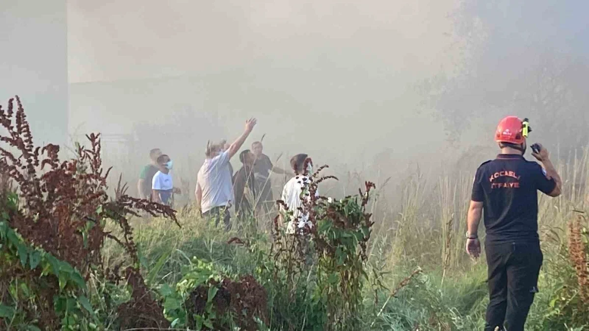 Kocaeli Kartepe'de makine parçası üreten fabrikada yangın