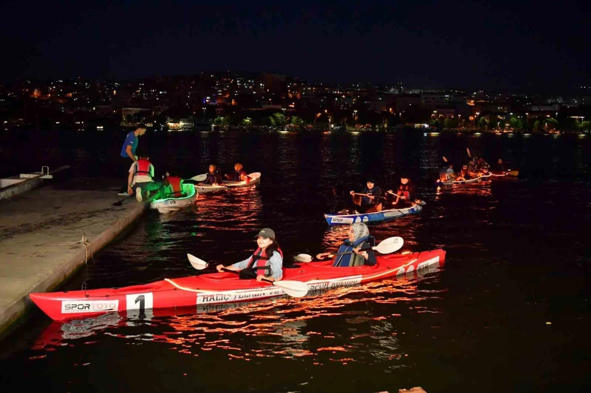 Haliç'te ışıklı kano etkinliği havadan görüntülendi