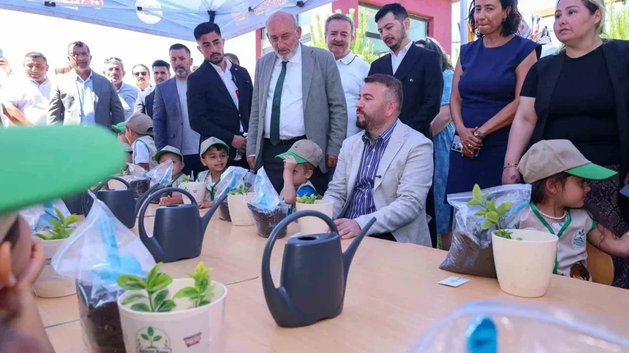 Arnavutköy'de çocuklara "Bitkim Bana Emanet" projesi başladı