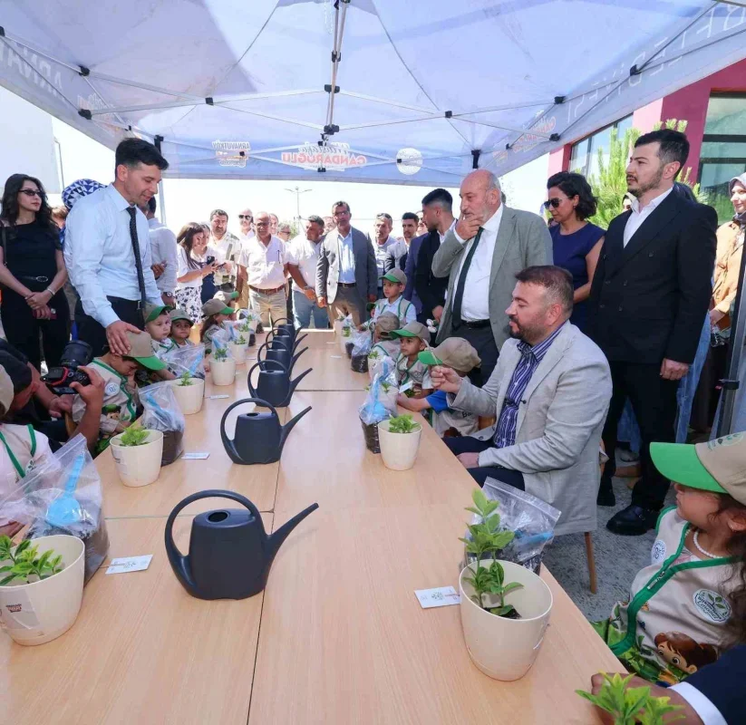 Arnavutköy'de çocuklara "Bitkim Bana Emanet" projesi başladı