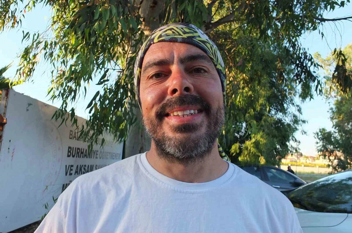 Burhaniye'de sağlık çalışanları Ören Sahili'nde çevre temizliği yaptı