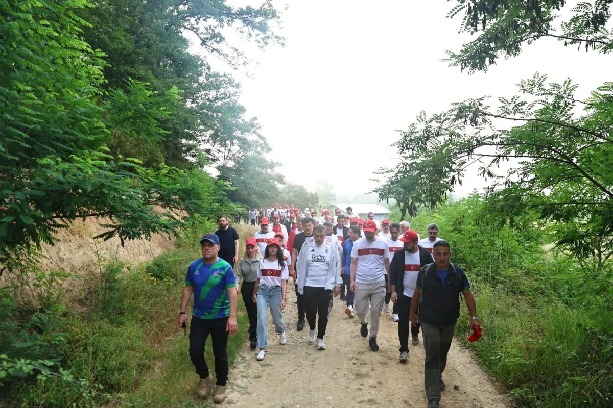Yusuf Tekin Sakarya'da öğretmenlerle Huzur ve Kardeşlik Yürüyüşü'ne katıldı