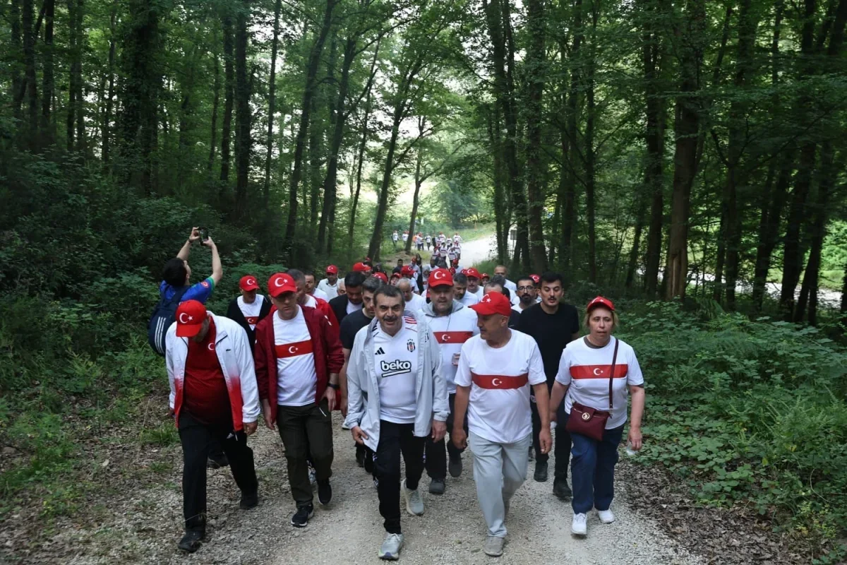 Yusuf Tekin Sakarya'da öğretmenlerle Huzur ve Kardeşlik Yürüyüşü'ne katıldı