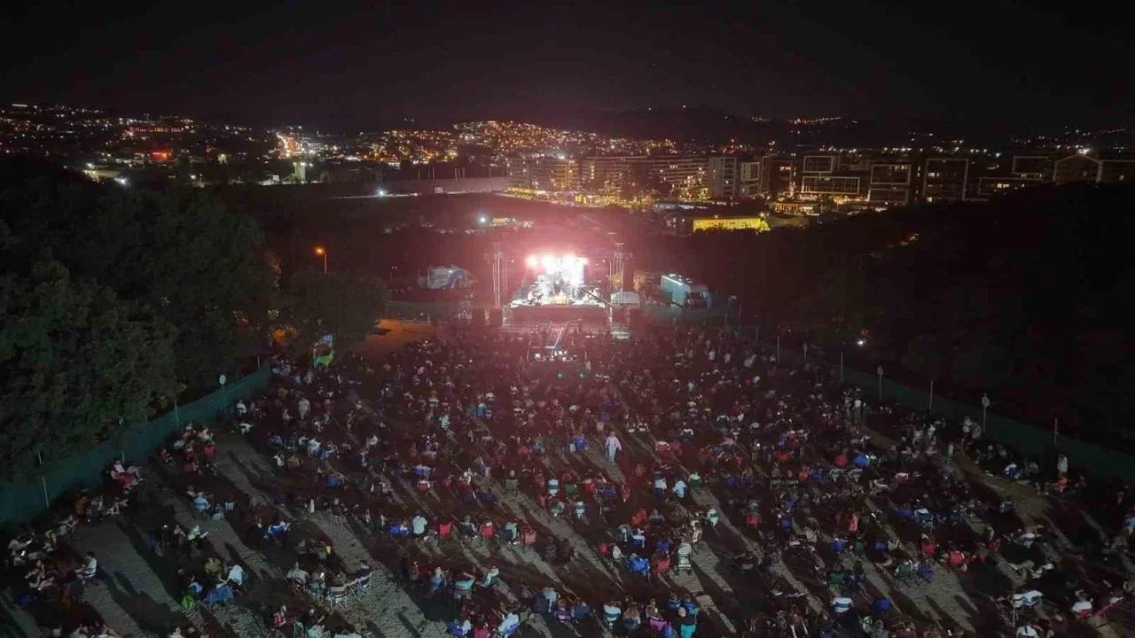 Nilüfer Caz Festivali'nde Emir Ersoy'dan Latin gecesi